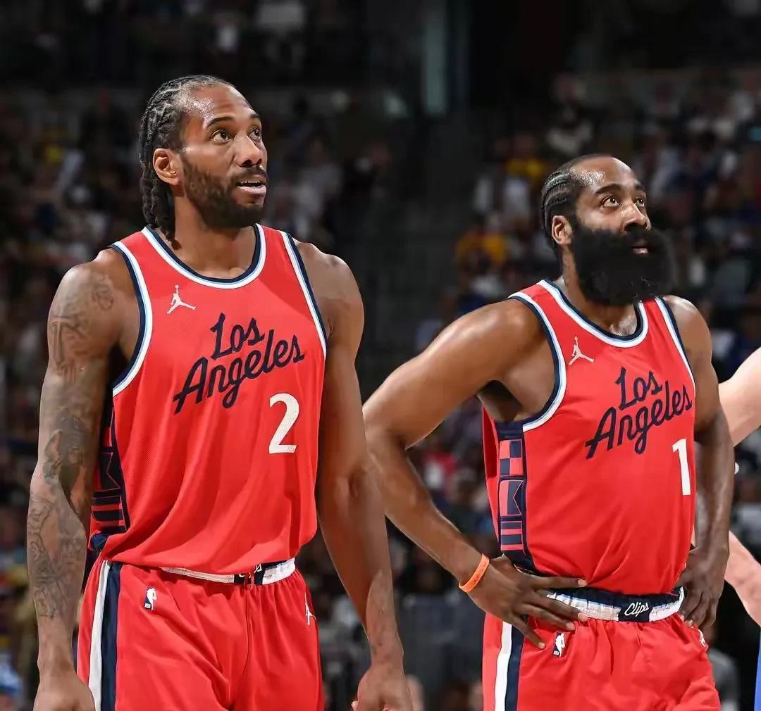 集结日洛杉矶湖人更衣室发声：CBA常规赛节点到来，更衣室稳定，球队文化再被提及